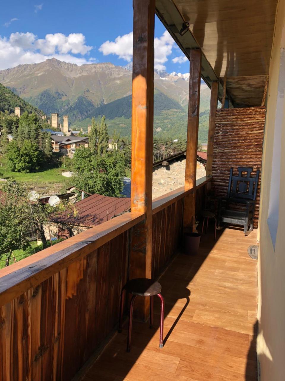 Travel Inn House Mestia • Მოგზაურის Სახლი المظهر الخارجي الصورة